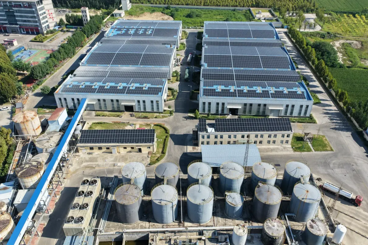 长兴工厂卸货区与仓库航拍图，环保DOTP增塑剂生产基地