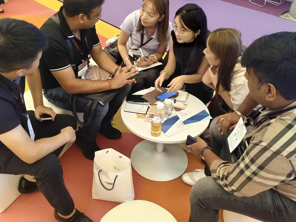 Shandong Changxing team meeting in-negotiation Indian leather prospects at the exhibition