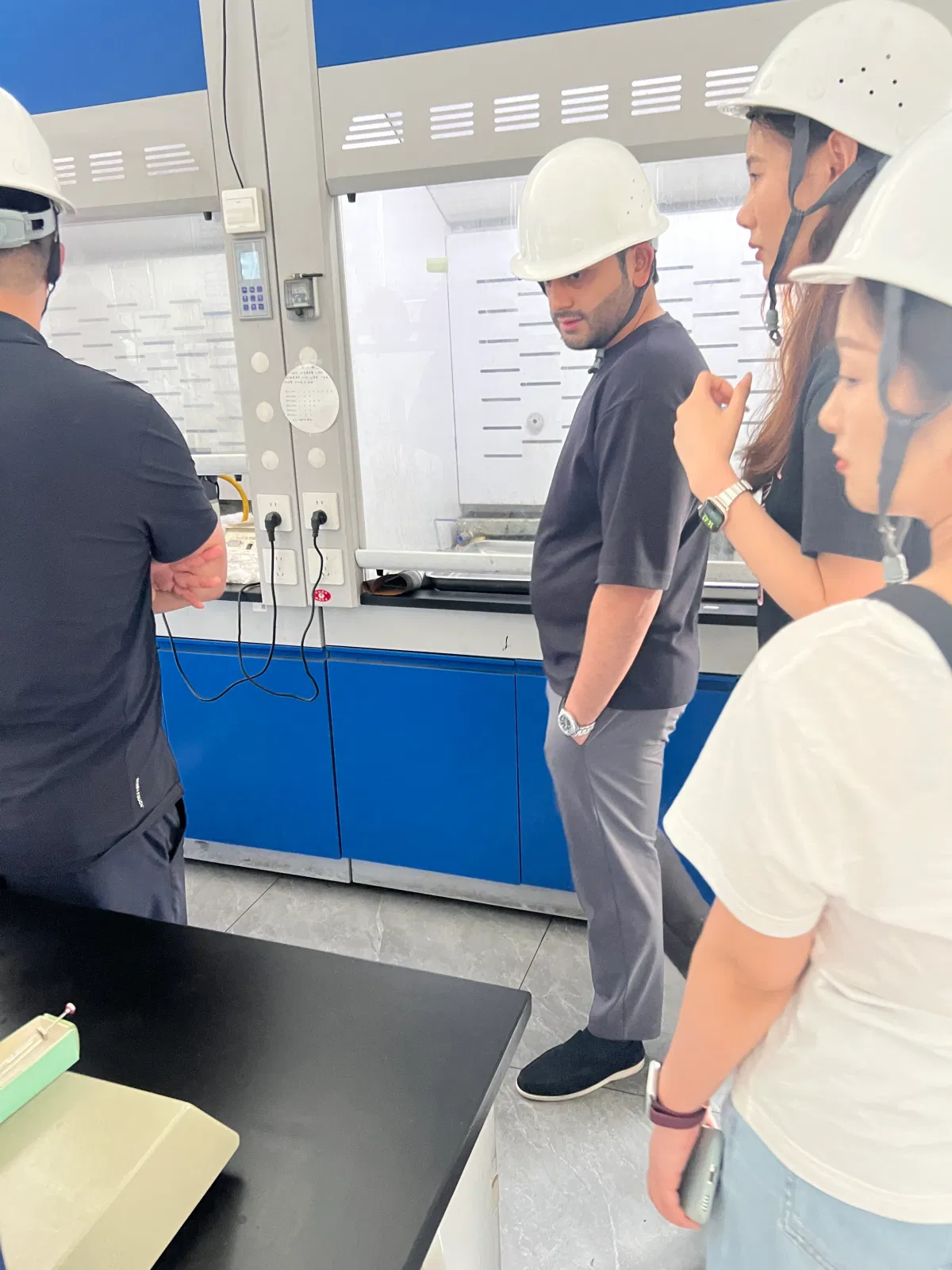 Pakistani customer reviewing DOTP plasticizer quality control tests in the Shandong Changxing analytical laboratory